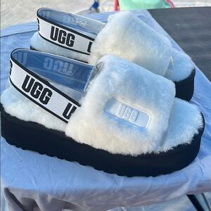 NEW! UGG Women White Fluffy Platform Sandals 8